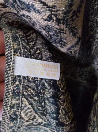 Pashmina beige e nera con fantasia