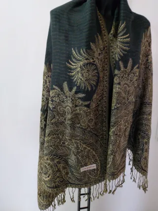 Pashmina beige e nera con fantasia