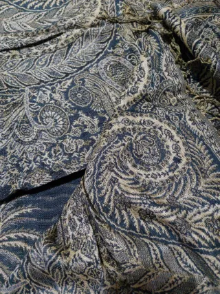 Pashmina beige e nera con fantasia