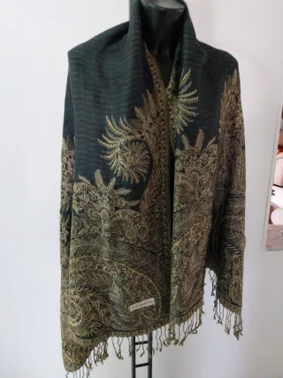Pashmina beige e nera con fantasia