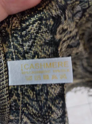 Pashmina beige e nera con fantasia