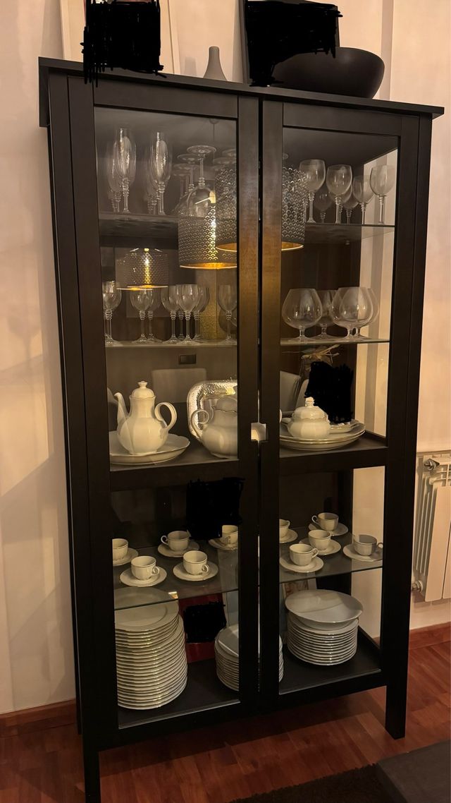 Vitrina Ikea wengué Cristal Madera.