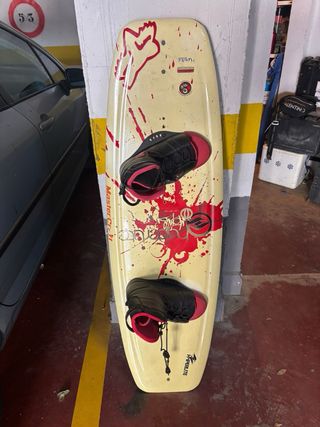 Tabla wakeboard con botas