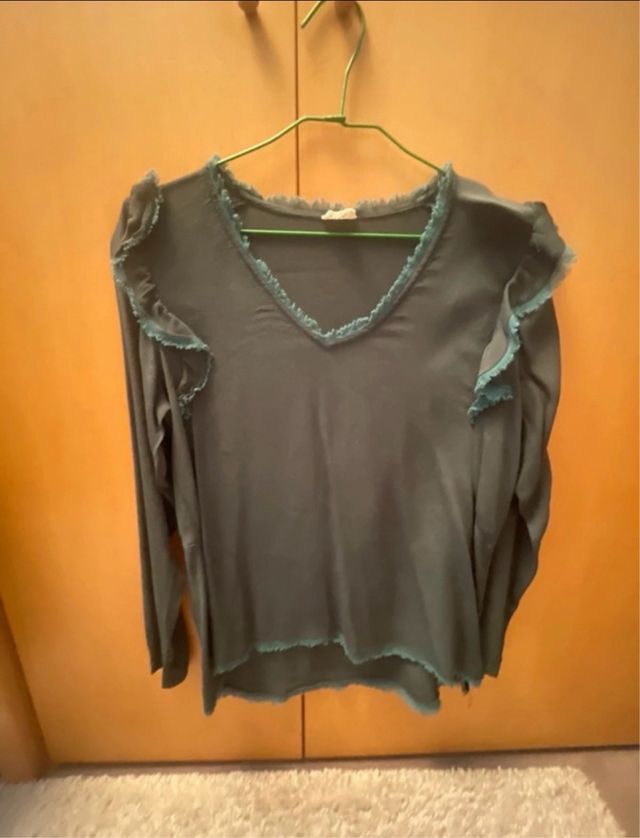 Camisa verde con volantes