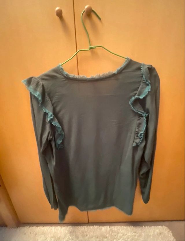 Camisa verde con volantes