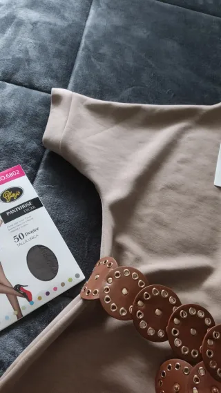 Conjunto bege com cinto