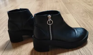 Botines negros Pull&Bear con cremallera