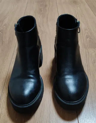 Botines negros Pull&Bear con cremallera