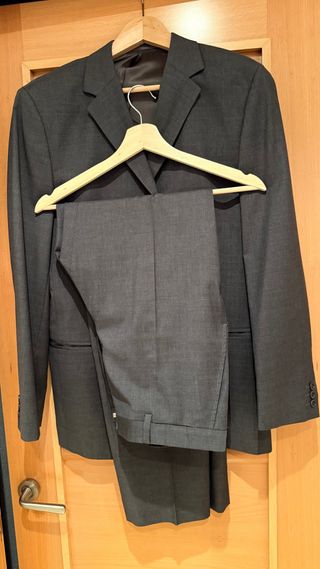 Traje de caballero gris talla 42