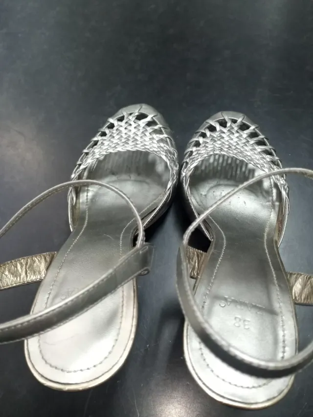 Zapatos de salón plateados talla 38