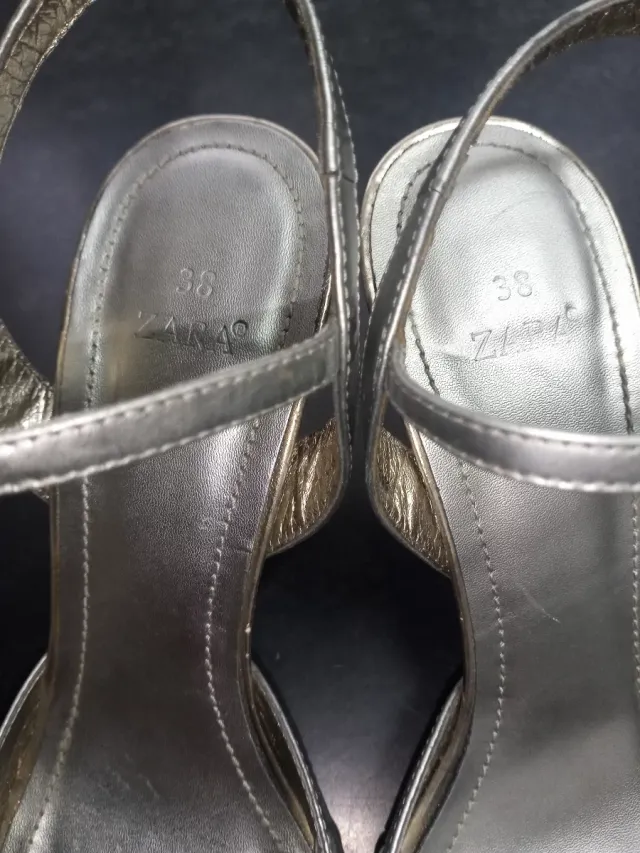 Zapatos de salón plateados talla 38