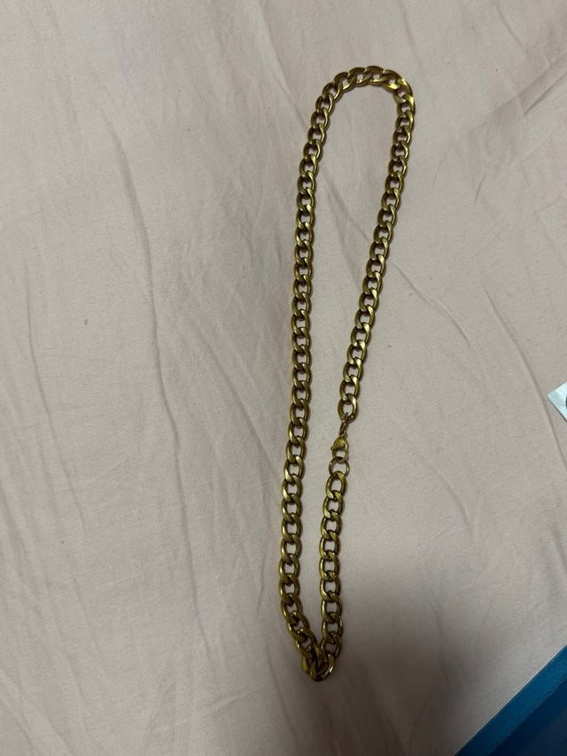 Cadena dorada estilo cubano