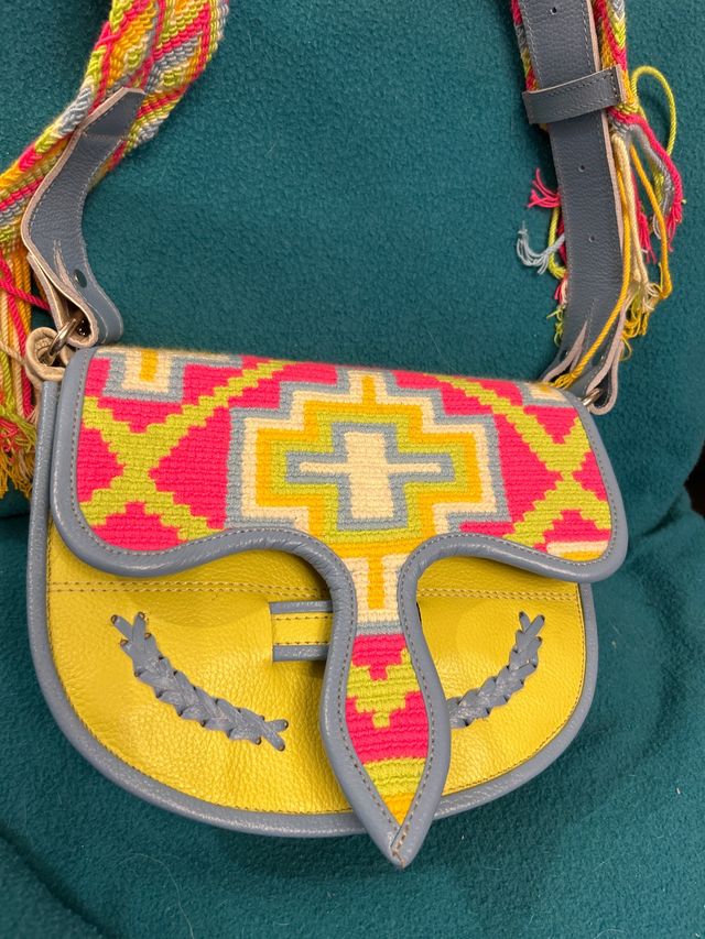 Bolso bandolera Jericó hecho a mano en Colombia