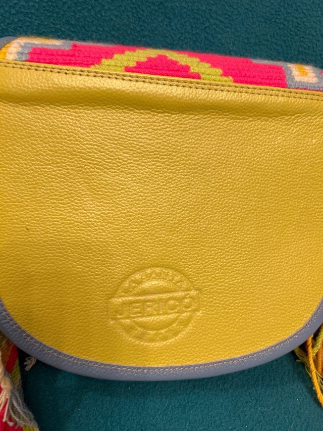 Bolso bandolera Jericó hecho a mano en Colombia