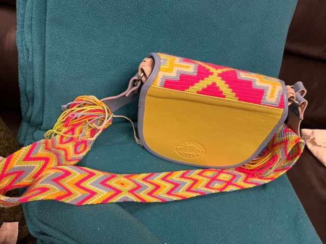 Bolso bandolera Jericó hecho a mano en Colombia