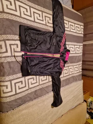 Chaqueta Adidas Negra y Rosa
