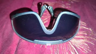 Occhiali da sole neri e multicolore