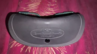 Occhiali da sole neri e multicolore