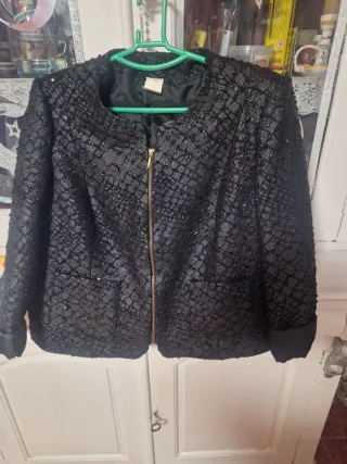 Chaqueta brillante negra con cremallera