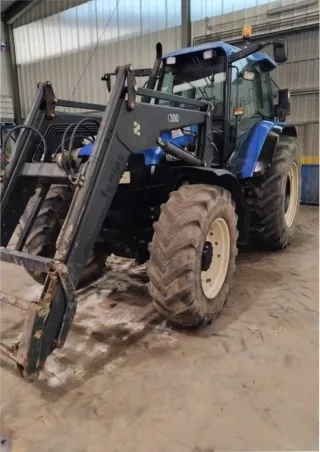 Tractor New Holland TM135 con pala TENÍAS
