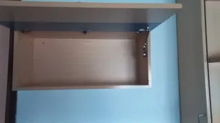 Armario y cama 1 en 2