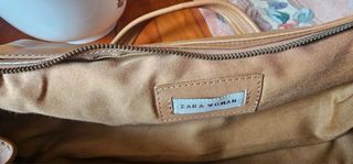 Bolso de piel grabado Zara