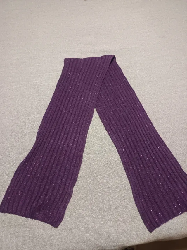 Bufanda morada con brillo