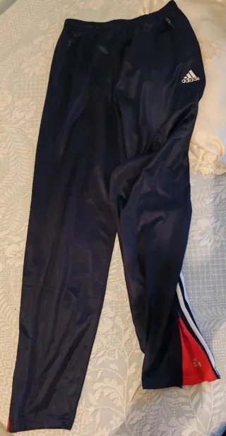 Pantalón chándal Adidas azul y rojo
