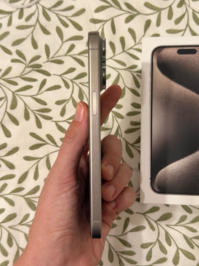 iPhone 15 Pro Max Gris