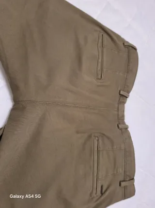 Pantalón chino verde oliva