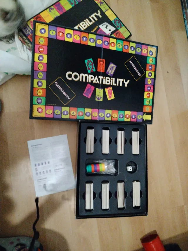 Juego de mesa Compatibility