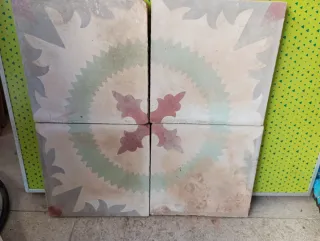 Losas hidráulicas antiguas decoradas