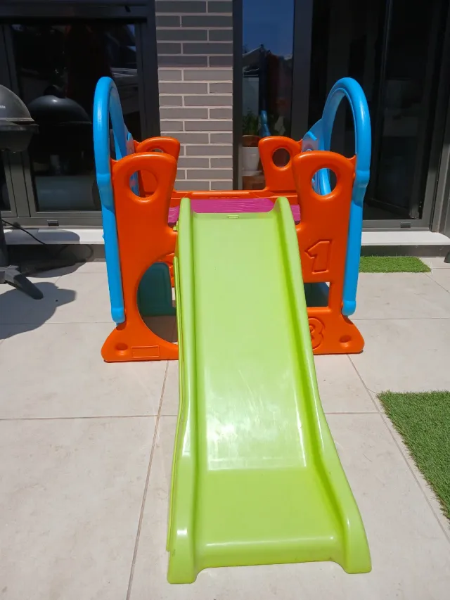 Centro de Actividades Feber con tobogán