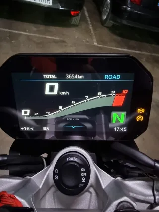 BMW F900R 2024 Nueva con Extras