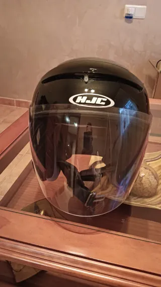 Casco Jet Negro hjc con Pantalla Transparente