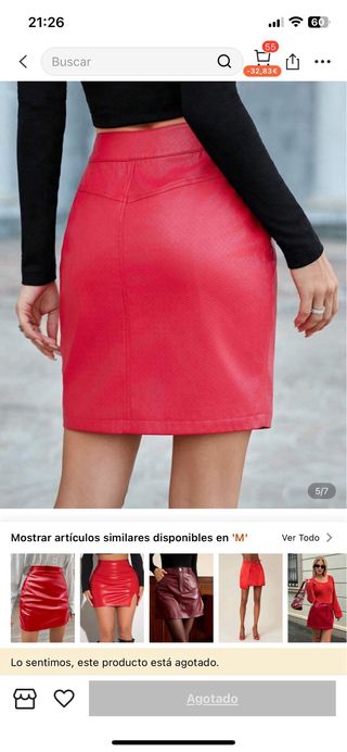 Falda roja de piel con bolsillos