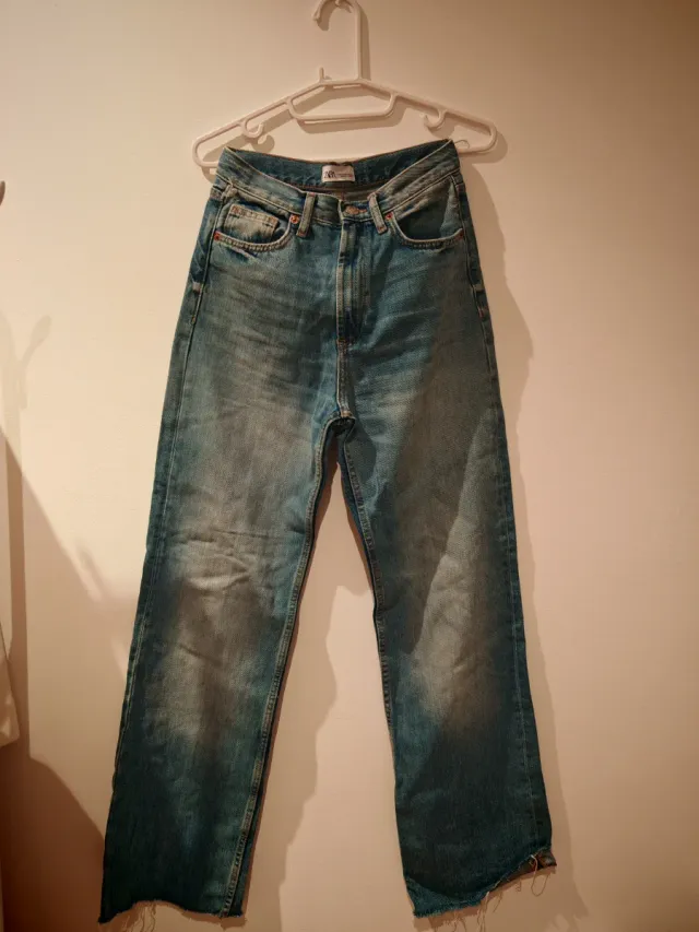 Vaqueros anchos desgastados