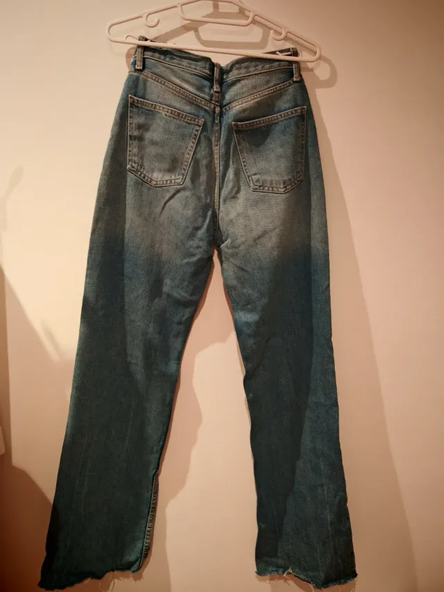 Vaqueros anchos desgastados
