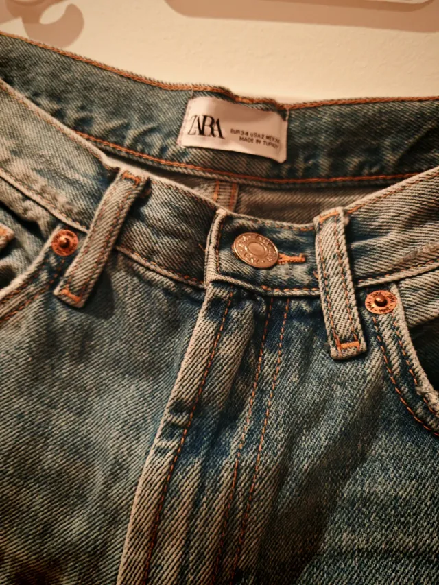 Vaqueros anchos desgastados