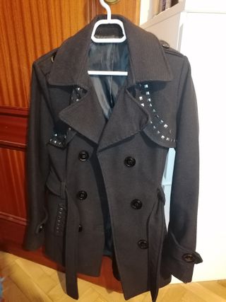 Abrigo negro mujer con tachuelas