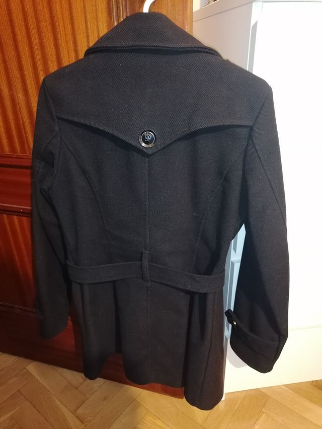 Abrigo negro mujer con tachuelas