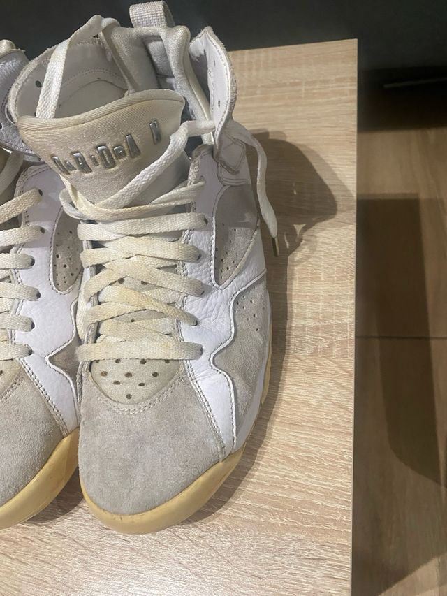 Zapatillas Jordan Beige y Blancas