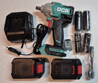 Llave de Impacto DCA 20V y Accesorios con maletín.