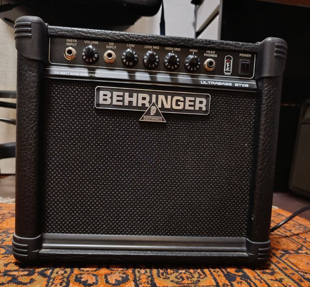 Amplificador Bajo Behringer Ultrabass BT108