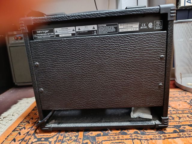 Amplificador Bajo Behringer Ultrabass BT108