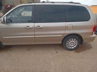 Despiece Kia Carnival - Motor funcionando