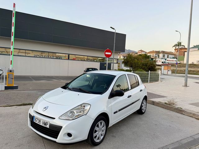 RENAULT CLIO 1.5 DCi 75CV !! 3.999€ !!