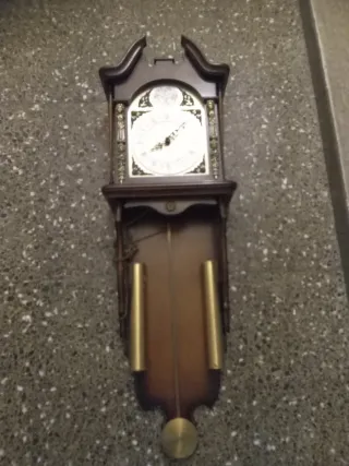 Reloj de pared analógico