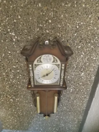 Reloj de pared analógico
