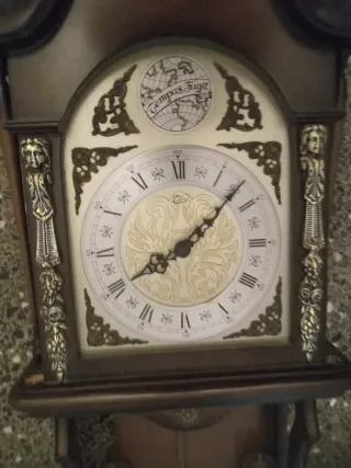 Reloj de pared analógico